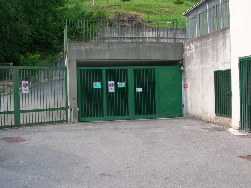 Autorimessa di recente costruzione a Lecco in Vendita